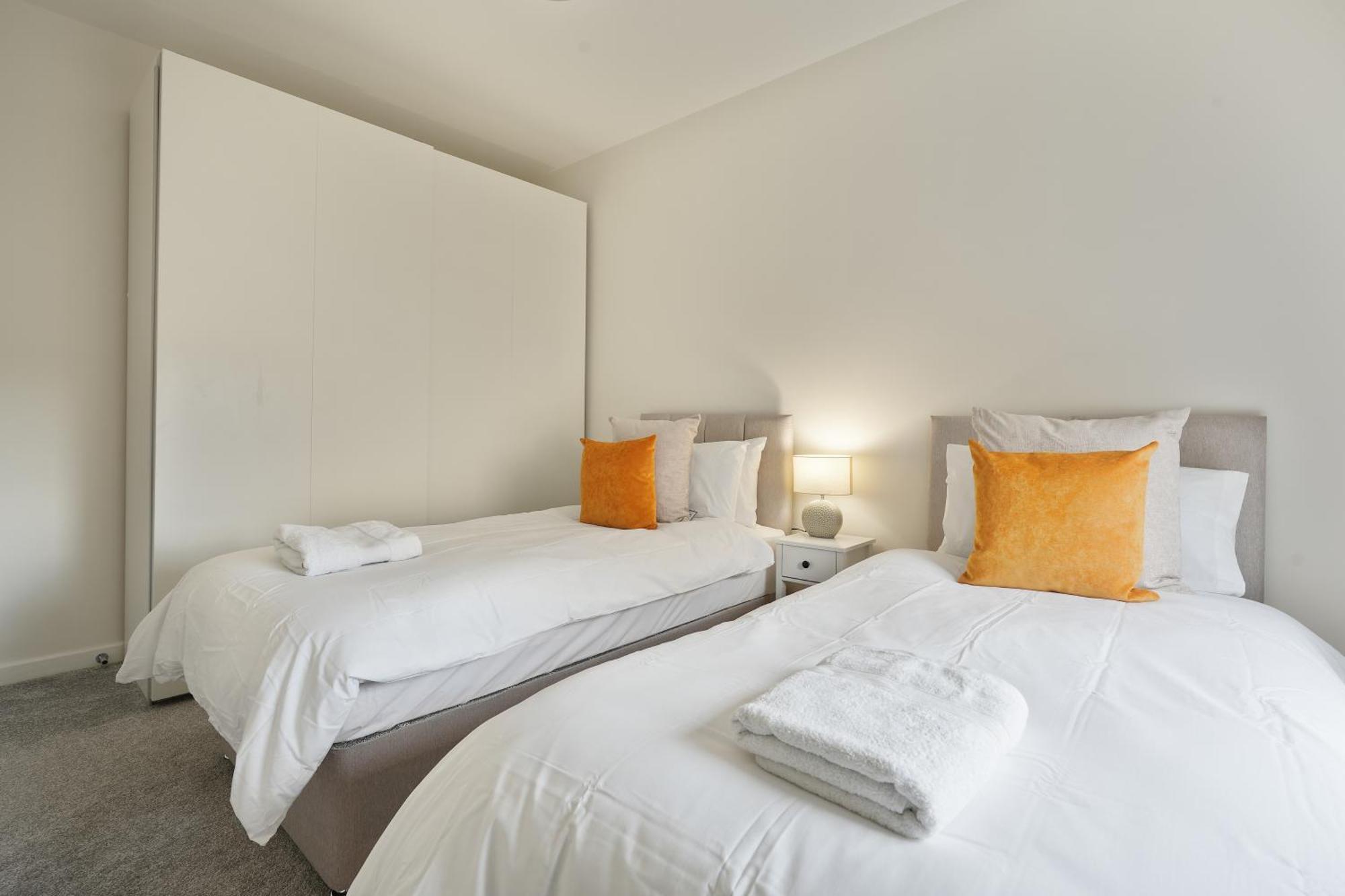 Mersey Way, Spacious 3 Bed Home, Close To Sheffield City Centre & Free Driveway Parking - Perfect For Workers, Groups & Families - Hosted By Stay Host Save Extérieur photo