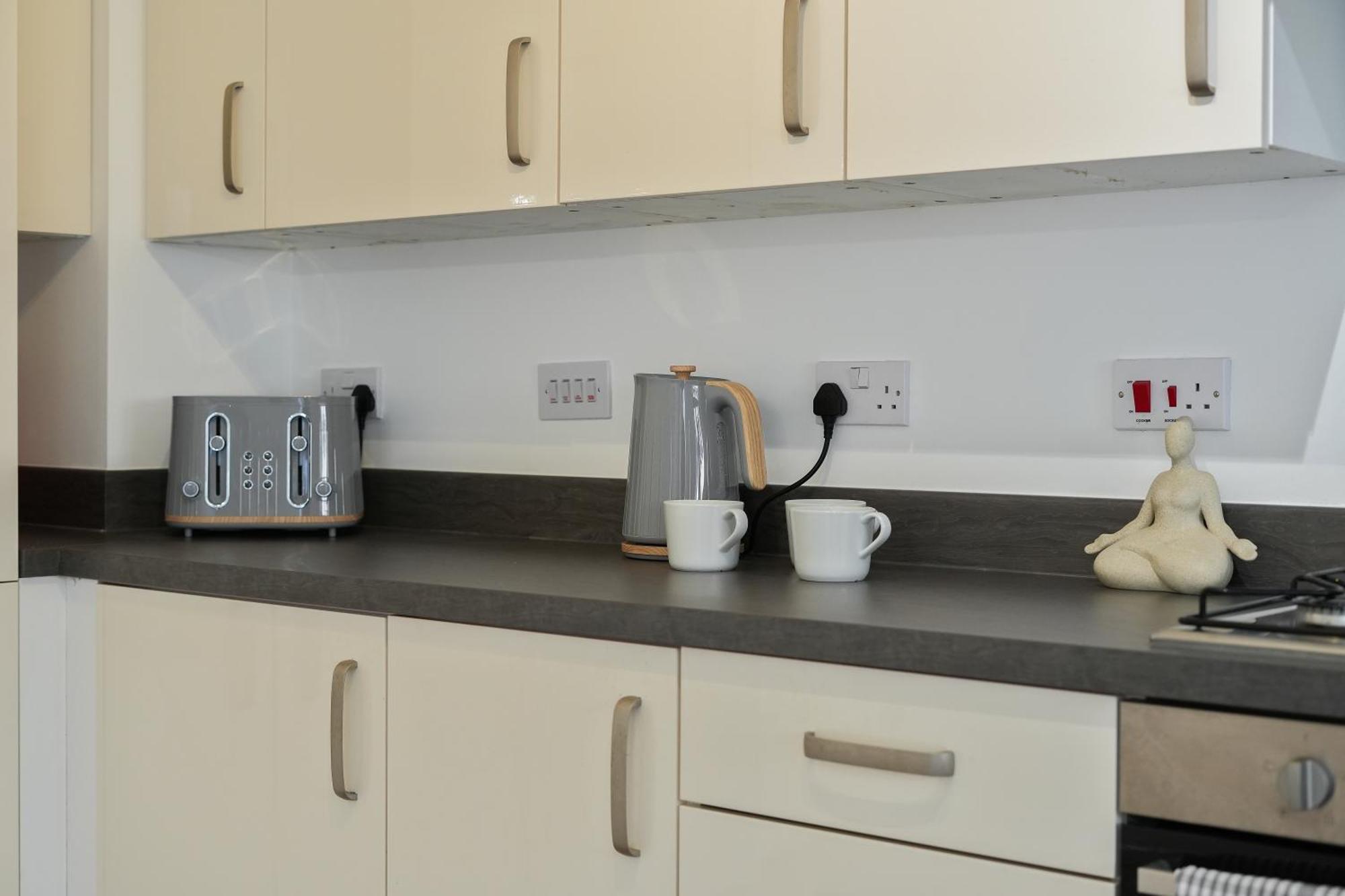 Mersey Way, Spacious 3 Bed Home, Close To Sheffield City Centre & Free Driveway Parking - Perfect For Workers, Groups & Families - Hosted By Stay Host Save Extérieur photo